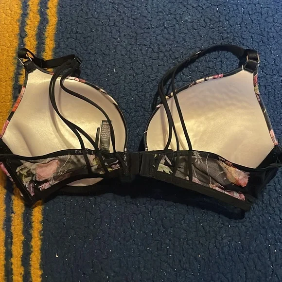 Victoria secret very sexy push-up bra - Picture 2 of 3